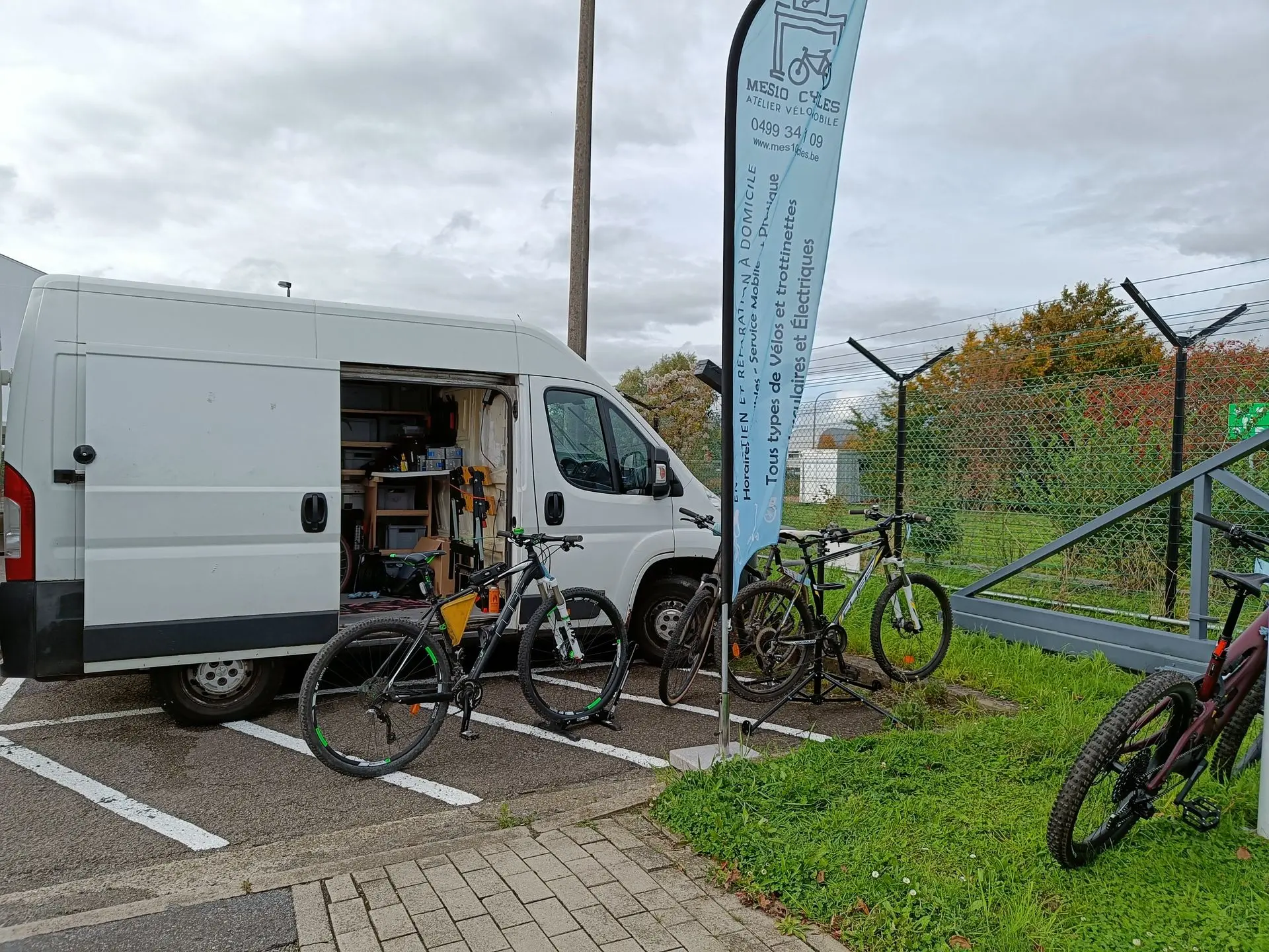Atelier vélo mobile Mes10 Cycles équipé pour réparations à domicile Liège