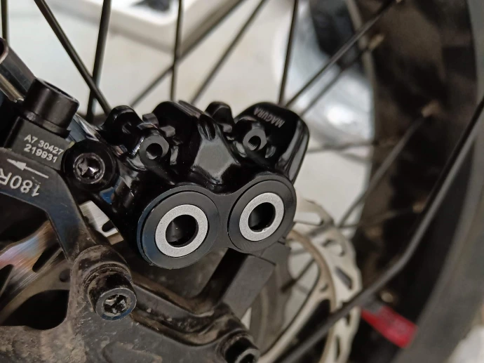 Remplacement d'un étrier MT7 pour un client qui voulait un freinage parfait