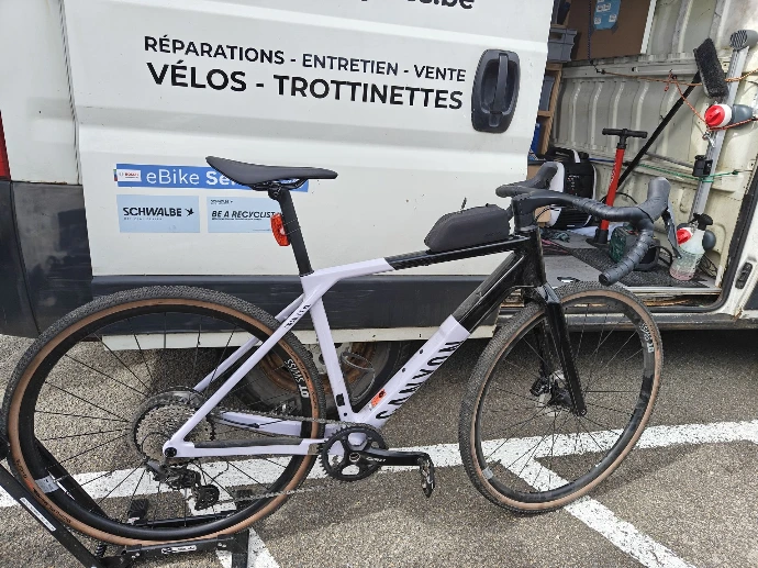 Magnifique vélo gravel Canyon entretenu par Mes10 Cycles