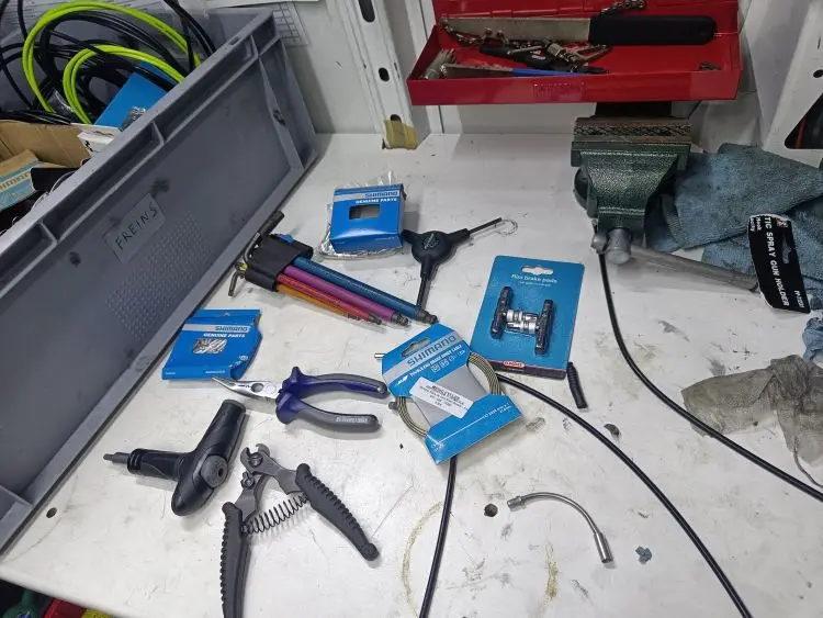 Tous les outils pour la plupart des réparations Tous les outils pour la plupart des réparations