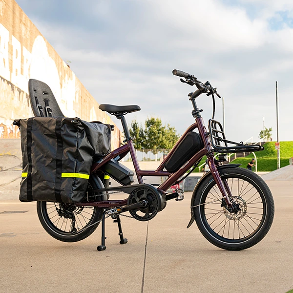 vue du vélo quick haul avec une strombox et un siege enfant